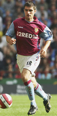 Аарон Хьюз Аарон Хьюз